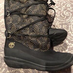 Timberland snow boots in gold and black in size 7.5